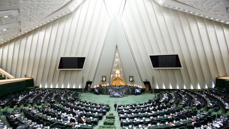 Парламентът на Иран прокара законопроект, който определя американските сили в