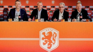 Холандската легенда Роналд Куман е новият селекционер на лалетата На специална