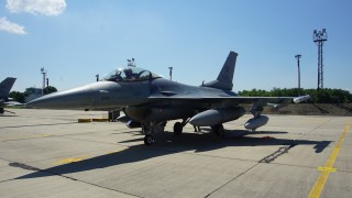 Само укритията на българските F-16 струват над 100 милиона лева