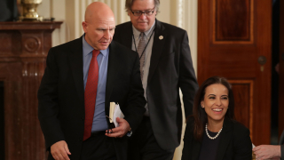 Съветникът по националната сигурност на американския президент Доналд Тръмп обвини