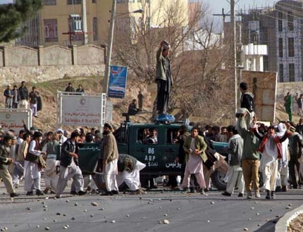 Един убит при антиамериканските протести в Афганистан