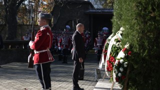 На Архангелова задушница президентът и върховен главнокомандващ на въоръжените сили