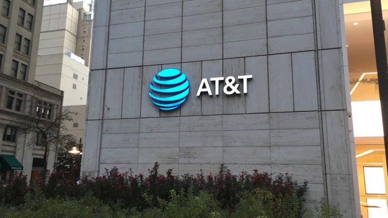 Най-голямата телекомуникационна компания в САЩ AT&T обяви официално, че е