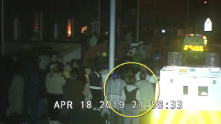 Полицията в Северна Ирландия освободи в неделя двамата тийнейджъри арестувани