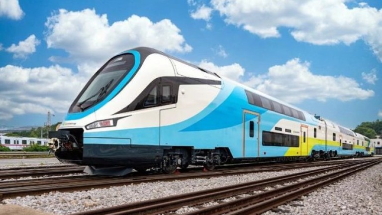 Нови китайски двуетажни електрически влакове, кото можеха да се движат