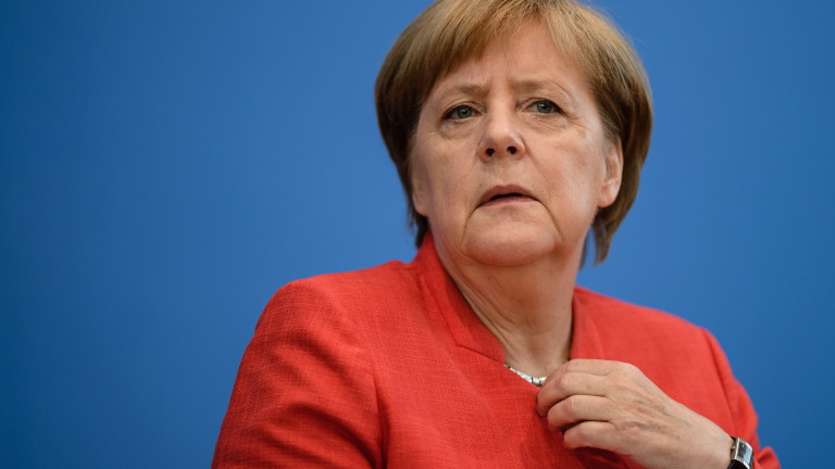 Подкрепата за консервативния блок на германския канцлер Ангела Меркел достигна