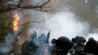 Френската полиция се опитва да изгони екоактивисти от гориста местност