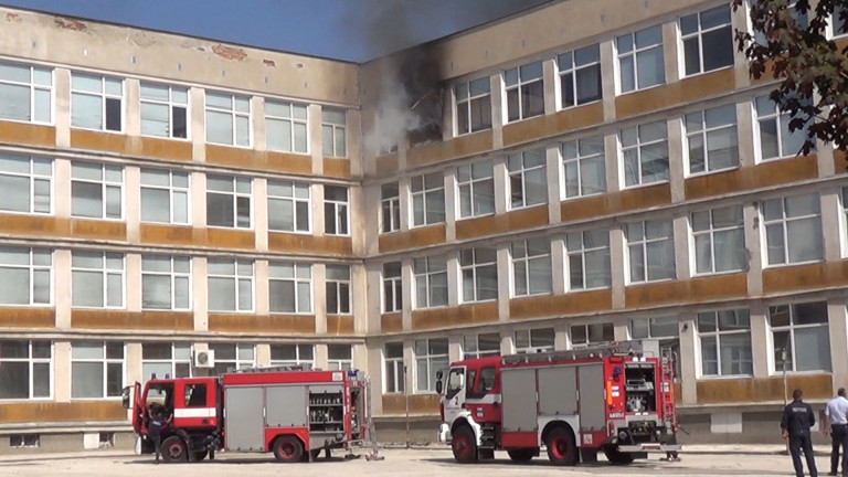 Евакуираха гимназия във Велико Търново заради пожар