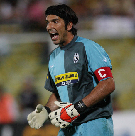 Буфон опроверга слуховете, че ще премине в Сити