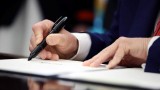 Акциите на южнокорейска компания поскъпнаха драстично, след като президентът Тръмп хареса нейна химикалка