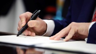 Президентът на САЩ Доналд Тръмп заяви че уволнява управителя на