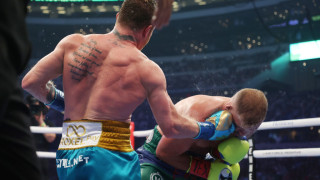 Саул Алварес победи с технически нокаут Били Джо Сондърс в унификацията