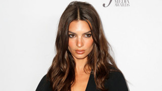 Докато въздишаме по секси формите на Емили Ратайковски сякаш забравихме