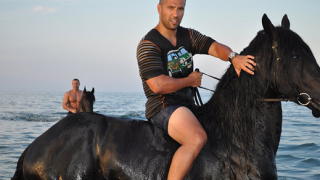 Петко Димитров с кон на море