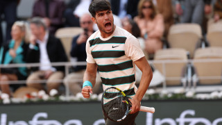 Карлос Алкарас ще играе финал на Куинс Клъб след победа над сънародника си