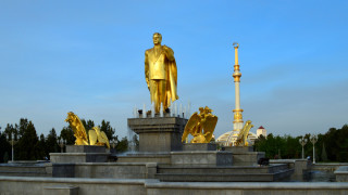 Свързваме диктаторите с тяхната жажда за власт пари и статут