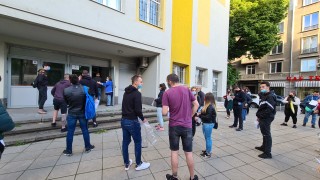 Първата задължителна матура по български език и литература се провежда