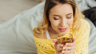 Когато навън е студено често посягаме към чашата с чай