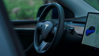 Tesla обяви че изтегля за отстраняване на технически проблем близо