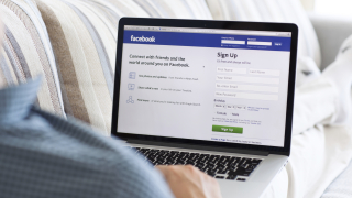 "Фейсбук" трие 66 хил. публикации седмично, борел езика на омразата