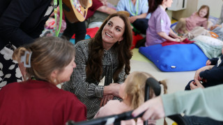 По малко от година след тежката си диагноза Кейт Мидълтън е