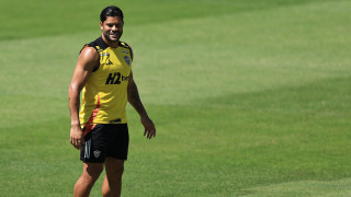 Бразилският футболист Хълк отново привлече внимание с формата и силовата