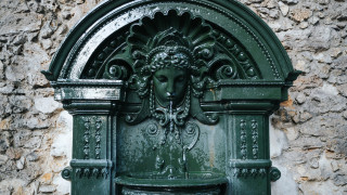 Позабравили сме чара и удобството на градските чешми които ни