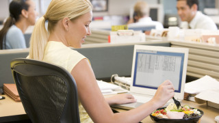 Работодателите могат да трудовото досие на служителите в електронен формат
