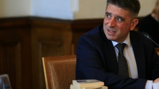 Кирилов още няма решение дали и как да се разследват "тримата големи"