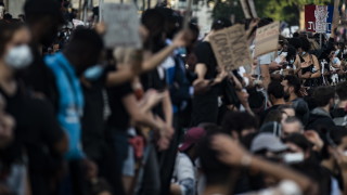 Избухнаха сблъсъци между полицията и протестиращи в Париж във вторник