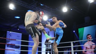 Атанас Божилов победи Марио Нани със съдийско решение в интригуваща