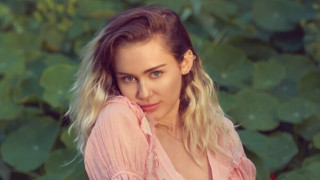 Майли Сайръс е зашеметяваща изпълнителка на живо виж доказателство