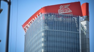 Един от гигантските светещи надписи на италианския застрахователен гигант Generali