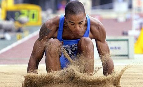 Андрю Хоу с травма в бедрото