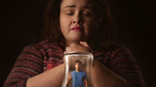 Маниакално преследване и трудно сексуално израстване - Baby Reindeer e новият хитов сериал на Netflix