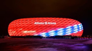 "Алианц Арена" със специално осветление за рождения ден на Байерн (Мюнхен)