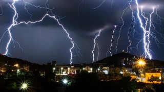 Гръмотевична буря удари Пловдив
