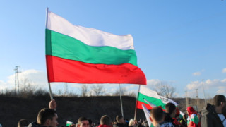 Граждани се събраха тази сутрин на протест пред сградата на