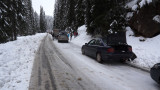 Неподготвени за зимата коли блокираха пътя към Пампорово