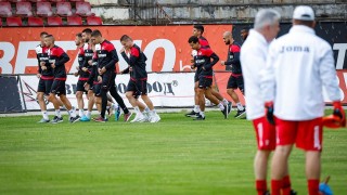 Футболният отбор на Локомотив София освободи Лоренцо Фонсека който изкара