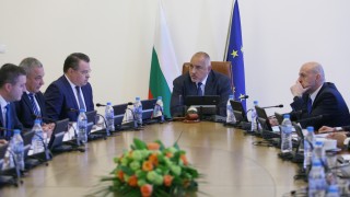 Борисов доволен от свиването на външния дълг