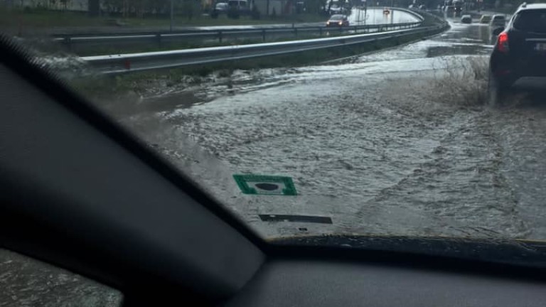 20-минутен дъжд "потопи" Варна