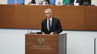 Премиерът акад Николай Денков поиска да докладва пред депутатите за