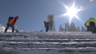 Транзитното преминаване на автомобили през прохода Шипка се преустановява на