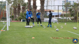 Нестандартна тренировка на плажа за вратарите на Левски