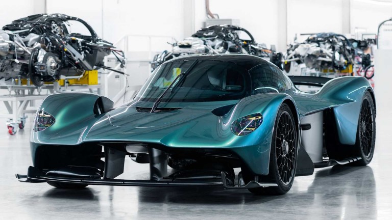 Лудият Aston Martin Valkyrie излиза на пазара
