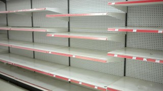 Зърното отново напуска украинските пристанища Цената на тора рязко пада