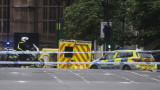  Кола се заби в английския парламент при терористична офанзива 