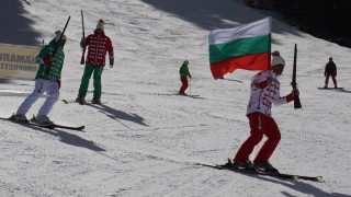 Скиори в четнически униформи развяха трибагреници по пистите в Боровец