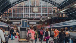 С милиони пътници които всяка година преминават през тях за